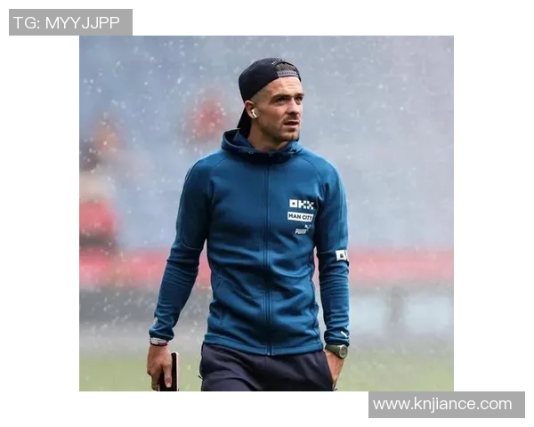 足球明星日常穿搭揭秘他们最爱的运动鞋款与时尚选择