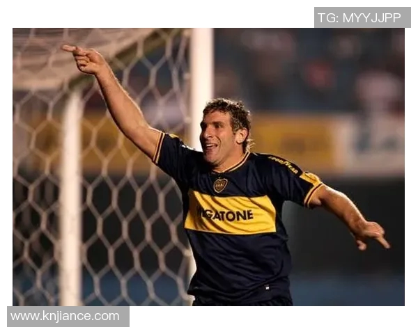 阿根廷足球传奇帕勒莫的辉煌历程与不屈精神解析 阿根廷足球传奇帕勒莫的辉煌历程与不屈精神解析