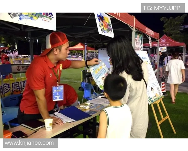 阿迪达斯足球明星家庭聚会温馨瞬间全家福展示精彩生活与运动激情 阿迪达斯足球明星家庭聚会温馨瞬间全家福展示精彩生活与运动激情